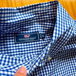 Men’s Vineyard Vines button down XL